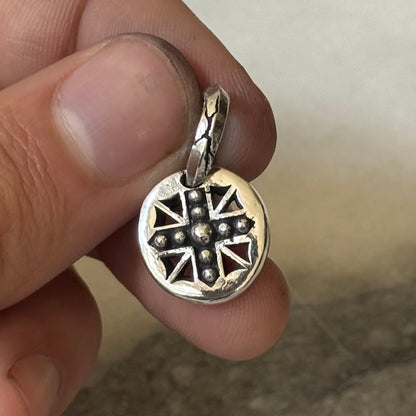 driscolboys circle pendant